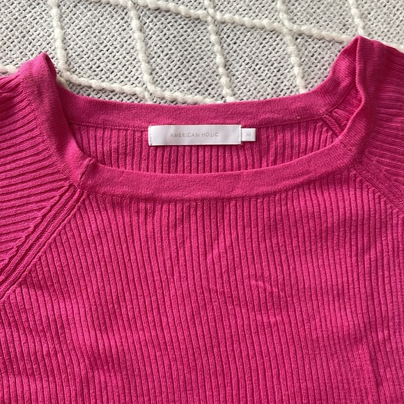 Pink top
Great condition 
Soft and comfortable - Picture 3 of 6